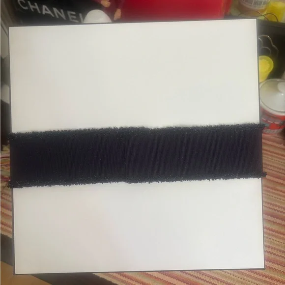 2025 Holiday CHANEL Box NWOT - Picture 4 of 7